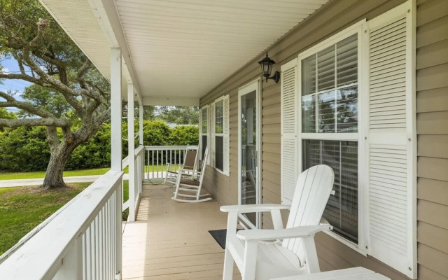 High Tider 3 Bedroom Home by RedAwning