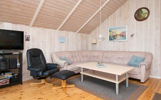 Homely Holiday Home in Juelsminde Near Sea