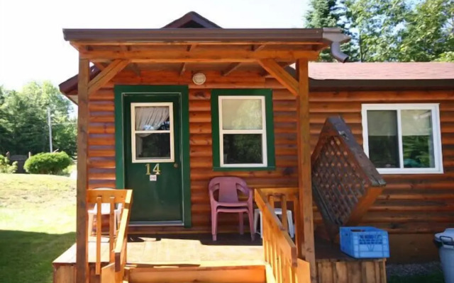 Spectacle Lake Lodge