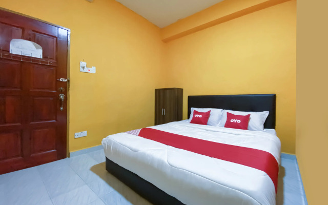 Super OYO 90039 Coop Hotel Kangar