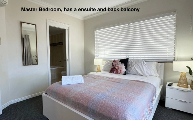 Townsville Lighthouse - 3/103 Strand