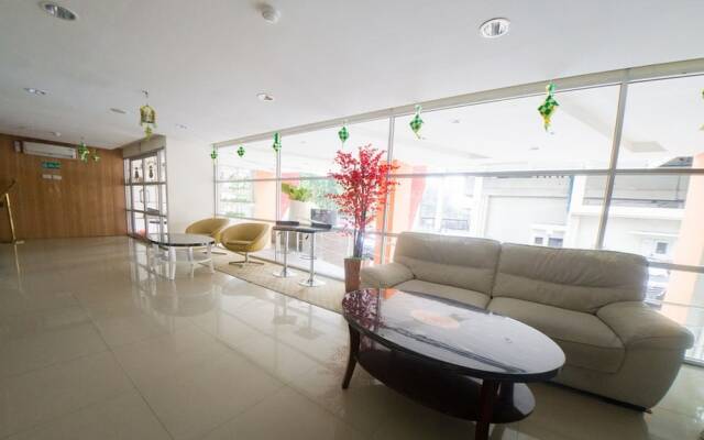 RedDoorz Apartment near Golden City Mall