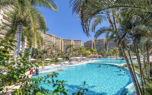 Condo Bay-Bgm By Trvl2Hm