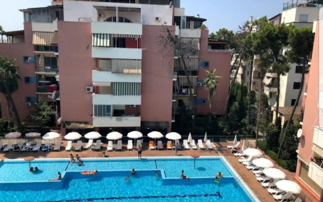 Apartament Emiri Golem