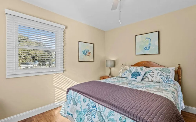 Mi Faro 2 Bedroom Duplex by RedAwning