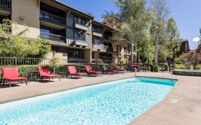 Phoenix 207 2 Bedroom Condo by Redawning