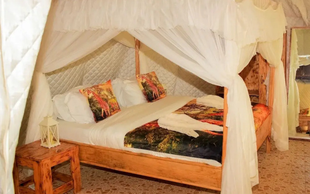 Amanya 2 Rooms Girraffe Family Tent