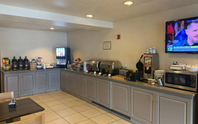 Country Inn & Suites by Radisson, West Valley City, UT