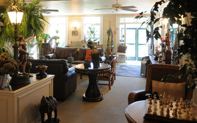 Village Latch Inn Hotel