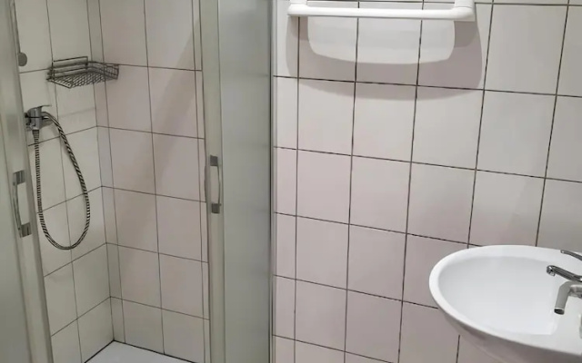 Room-double Room With Air Conditioning D – Bathroom – Minusio