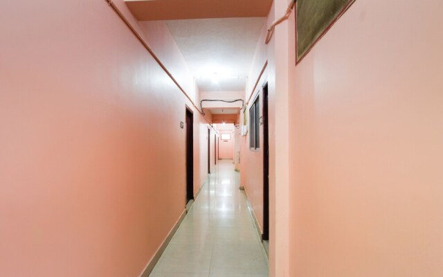 SPOT ON 60738 Senaithalaivar Residency