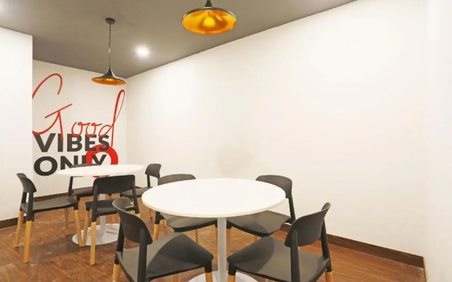 Slf Mall by OYO Rooms