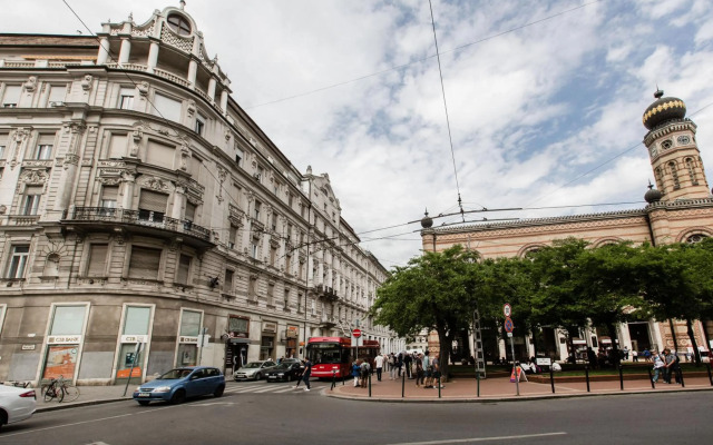 W2 Synagogue Apartment