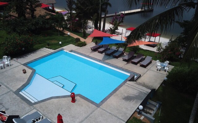 Coconut Grove Lodge