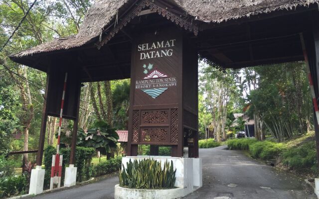 Kampung Tok Senik Resort