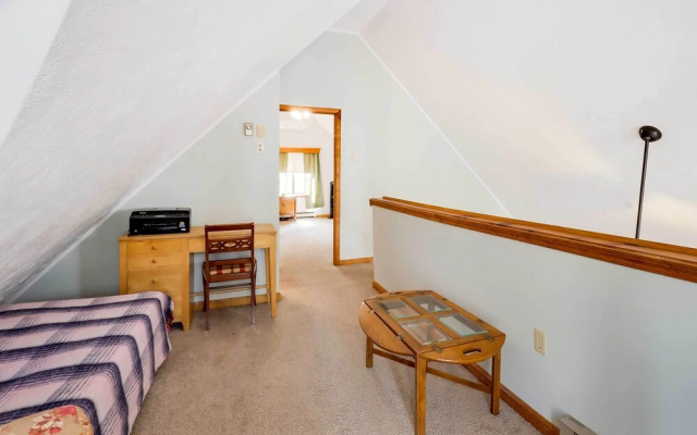 Spacious Pocono Lake House Near Skiing & Swimming!