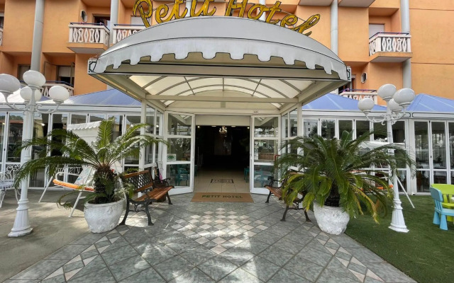 Petit Hotel