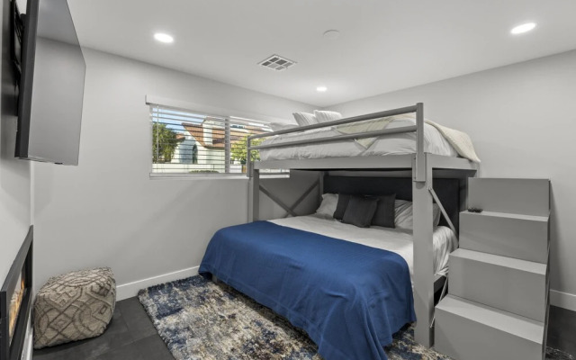 Montecito Luxe 3-villa Retreat w Pool Courtyard