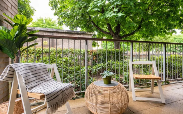 The Bow Mews - Modern & Bright 2BDR Apartment with Patio