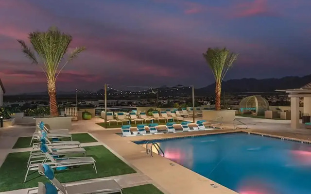 Rooftop Pool-Close 2 Shops-Dining-C4419