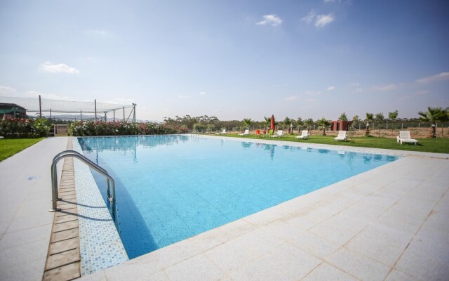 Appartement neuf, entouré de verdure + piscine