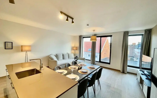 Modern 2BR 1.5 BA Near Diamond District by Oneluxstay