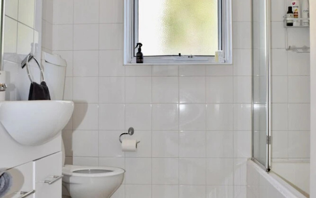 Stylish 1 Bedroom Apartment In Leafy Hawthorn