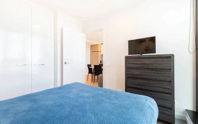 Tori, 1BDR Southbank Apartment