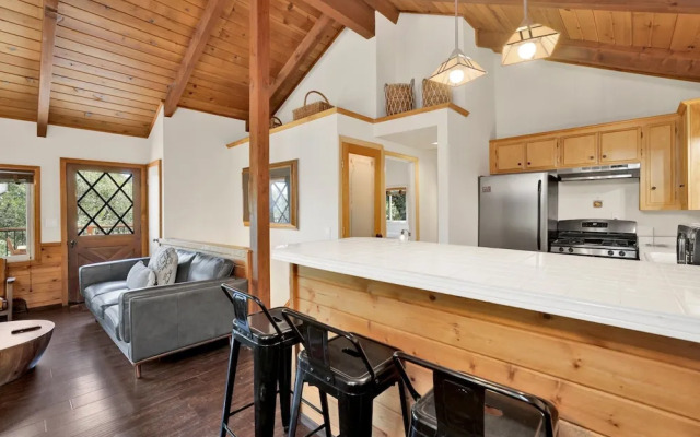 Black OAK Cabin #1977