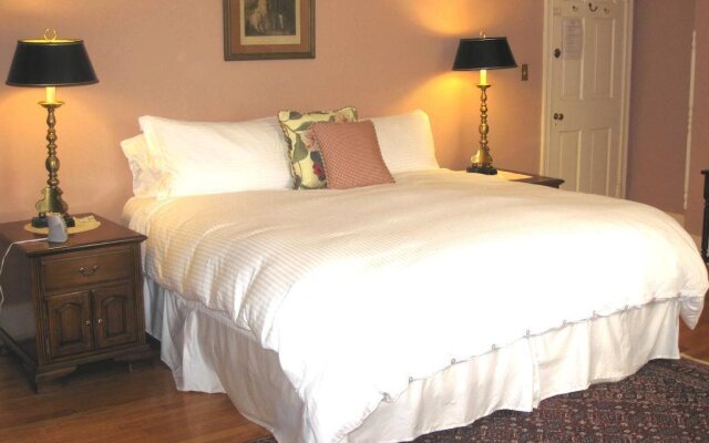 Farnam Guest House