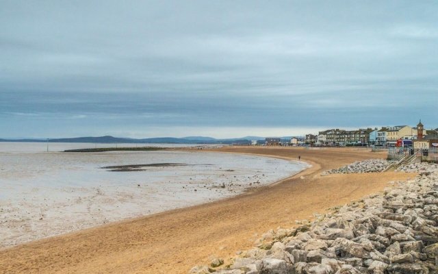 Cosy 2-bed Apartment Near the Beach in Morecambe
