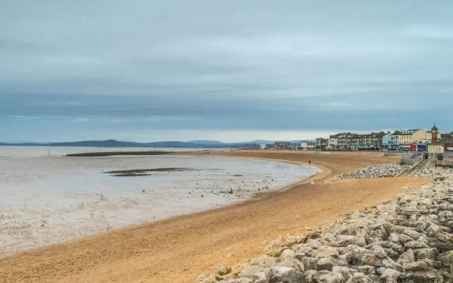 2 Bed Flat - Sleeps 3 - Parking - Wifi