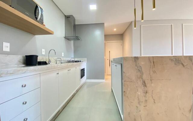 223F - Belíssimo Apartamento em Canto Grande