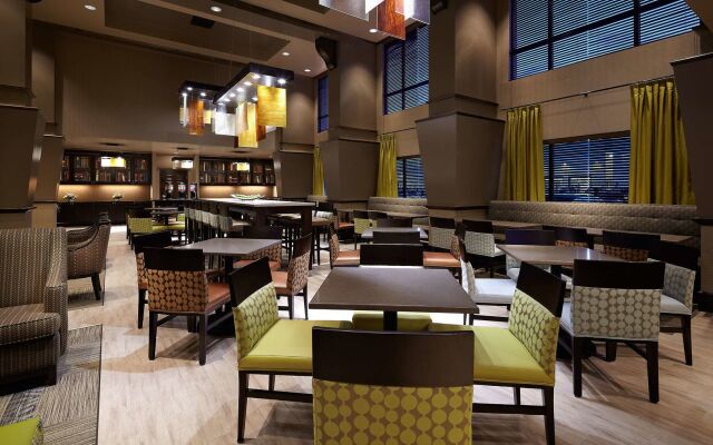 Hampton Inn & Suites by Hilton Montreal-Dorval
