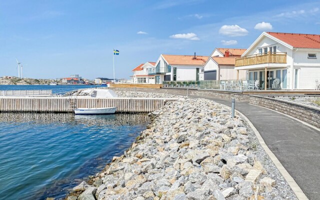 Amazing Apartment in Rönnäng With 2 Bedrooms and Wifi