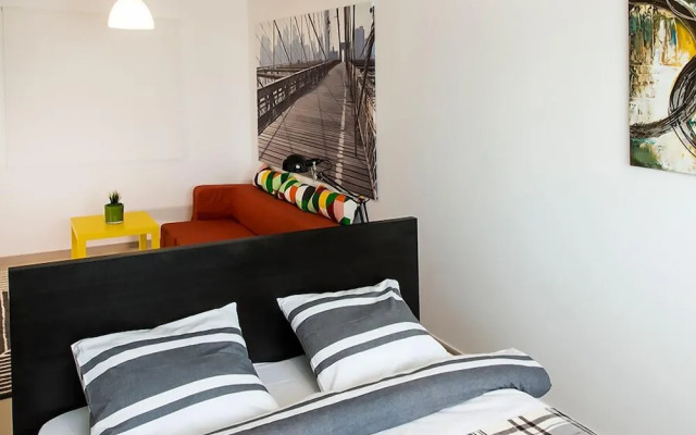 Studio R by MRG Apartments