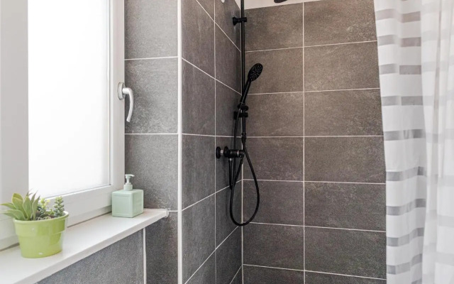 Perfectly situated 2BR Apt. - ideal for Longstays