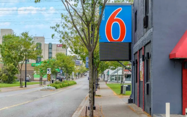 Motel 6 Niagara Falls, ON – Near the Falls