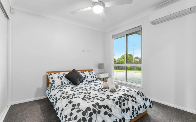 Bribie Island Canal Holiday Destination!