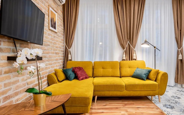 Architecture Fan's Apartment near Opera House