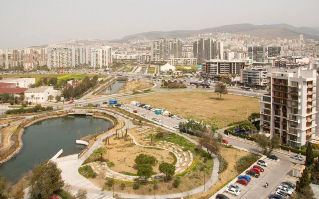 Vibrant Flat Near Trendy Attractions in Karsiyaka