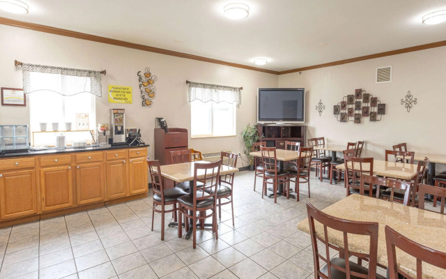 Super 8 by Wyndham Big Rapids