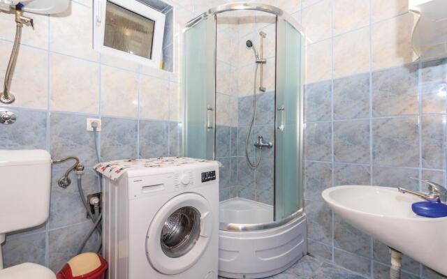 Amazing Apartment in Grizane With 3 Bedrooms