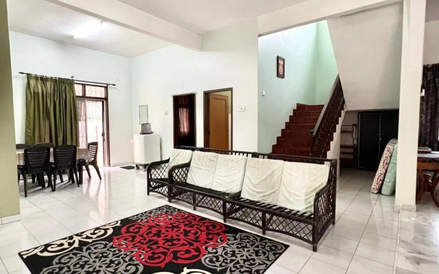 Teratai Homestay Batu Buruk