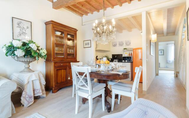 Casa Enea In Lucca With 2 Bedrooms And 1 Bathrooms