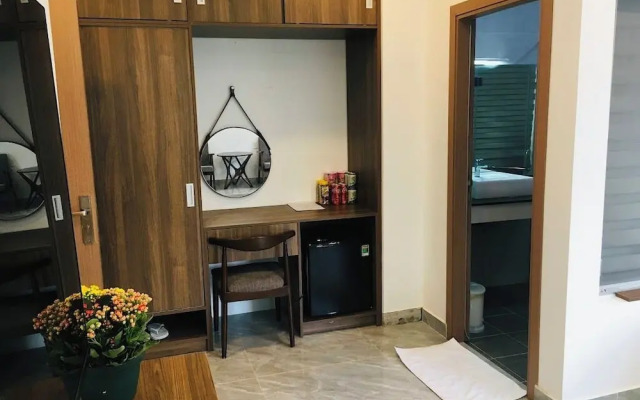 10 Bedroom Apartment 300m From The Sea