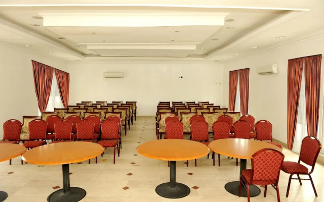 Silver Towers Hotel