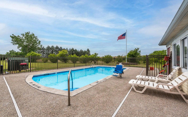 American Inn and Suites Dundee