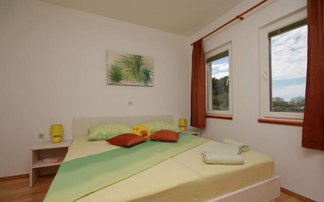 JoviZe - free parking - A6(2+2)