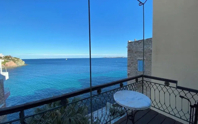 Seaside Neoclassical Property in Vaporia Ermoupoli